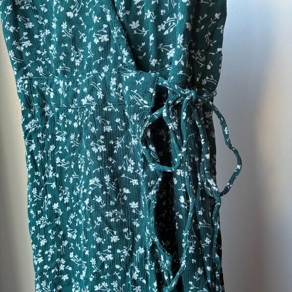 Abercrombie & Fitch Petite Green and White Floral Ruffle Hem Wrap Dress - XXSP - Picture 6 of 8